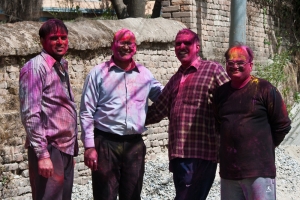 Buren tijdens het holi feest